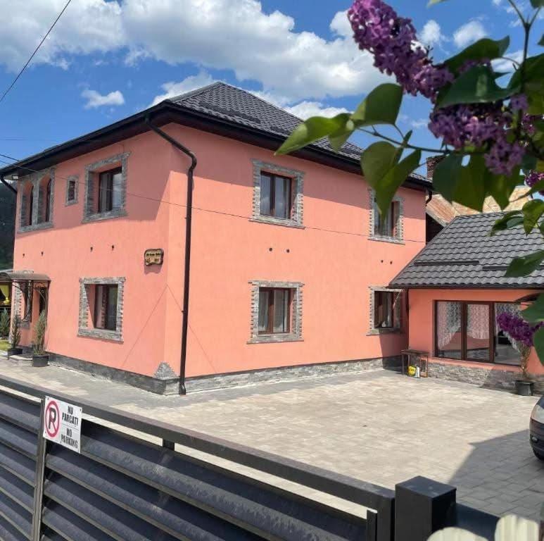 Appartamento Casa Raraului Câmpulung Moldovenesc Esterno foto